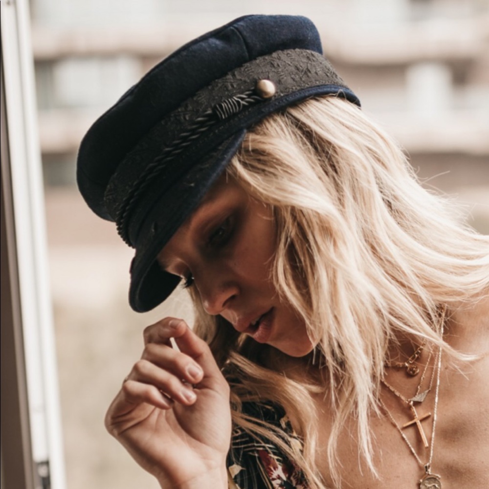 Jacquard trim wool conductor cap